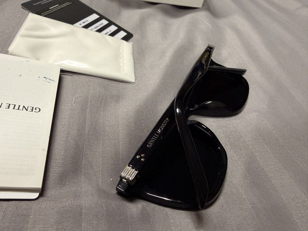 Gentle Monster BY ROW Sunglasses Black (Category: Sunglasses & Eyewear) located in Cebu City. Submitted by jinikm3 (Listing ID 1447425281, Image 2). Description: - Authentic Gentle Monster BY ROW sunglasses - 2025 model. Classic black, square frame design - Comes with original box and authenticity cards - Seldom used. Like New Specs: https://www.gentlemonster.com/int/en/item/19WBPBDBDFUOO/byrow01?srsltid=AfmBOoqBj8cpJJQ4-zrS91rAdDCoa01VDtV38ujCqb