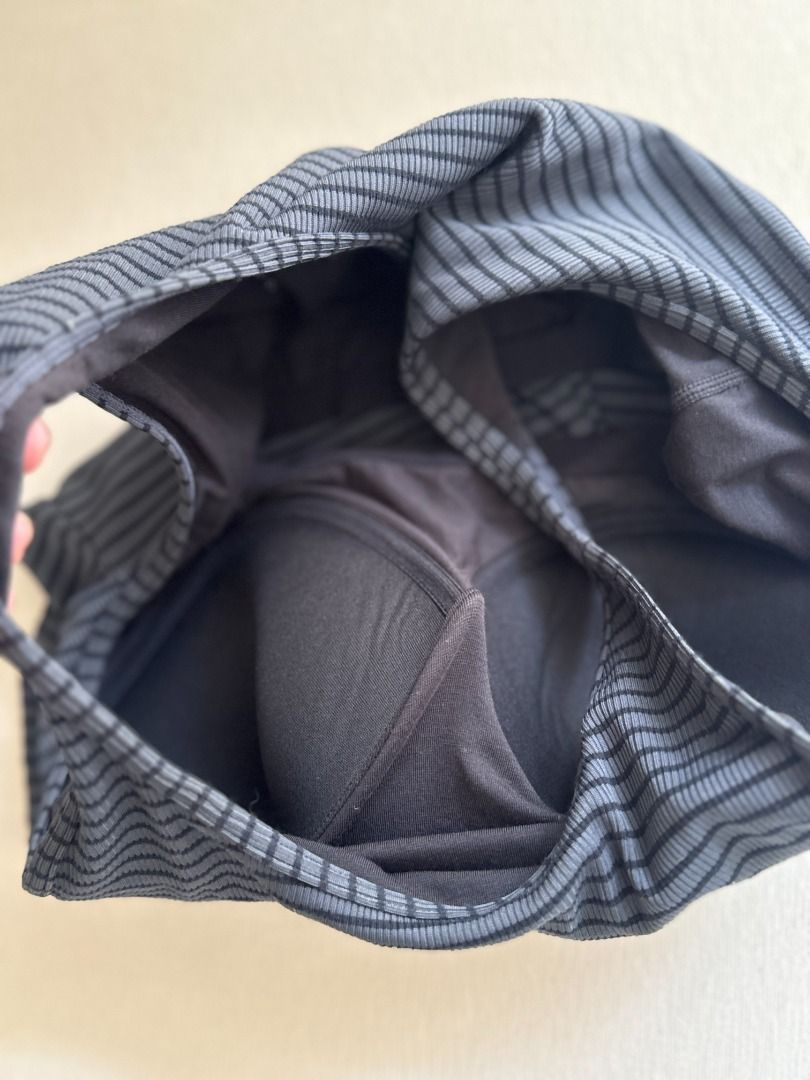 GU built in bra sleeveless grey top (Category: Sleeveless) located in Quezon City. Submitted by gogo.sparkle (Listing ID 1447326656, Image 3). Description: never worn pasalubong taiwan.