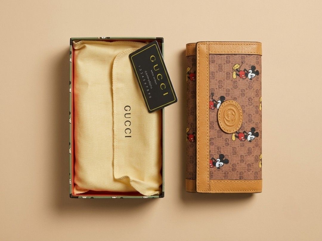 Gucci x Disney Mickey Mouse Long Wallet (Category: Luxury Bags & Wallets) located in Caloocan City. Submitted by seishiyakinoku (Listing ID 1447399685, Image 3). Description: - Gucci x Disney collaboration wallet - Features iconic Mickey Mouse print - Crafted from durable brown GG Supreme canvas - Ample card slots and compartments - Comes with original box and dust bag - Ideal for Disney and Gucci enthusiasts Disney x Gucci Inspired Long Wallet �