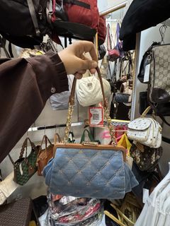 (Kategori: ) berada di . Dikirim oleh yullsthrift (ID iklan 1447416401, Gambar 1). Deskripsi: .