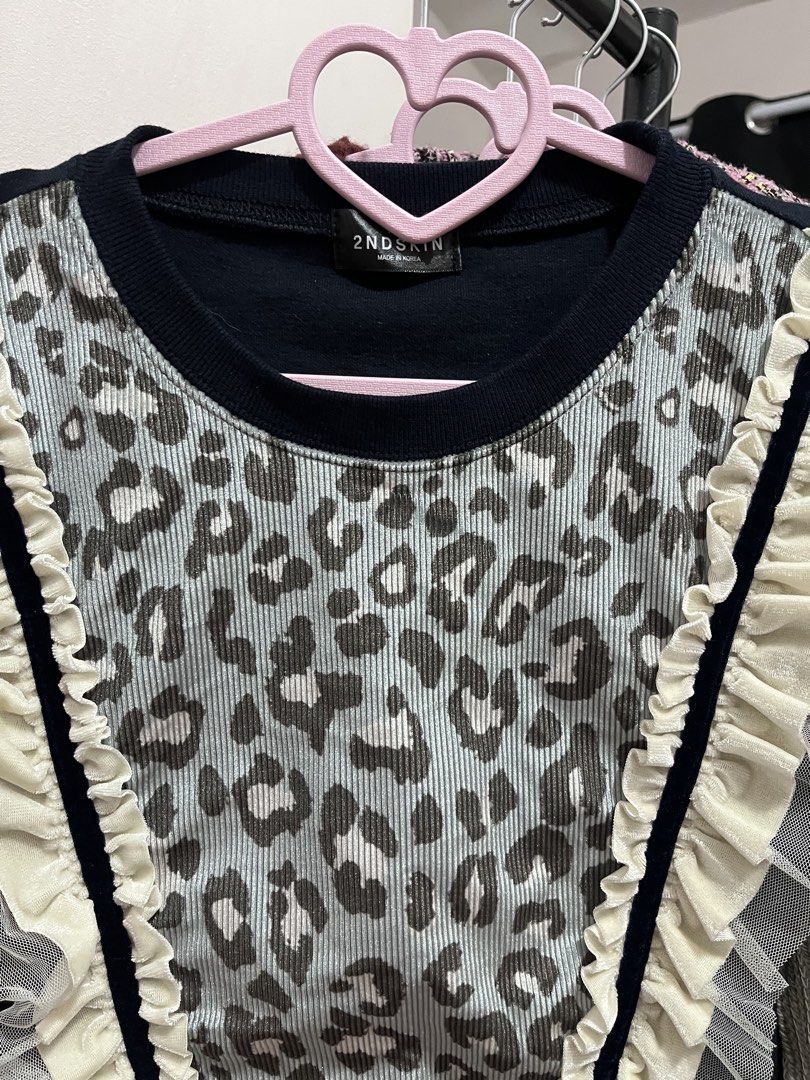 High quality leopard lace knitted sweater navy blue (Category: Coats, Jackets and Outerwear) located in Santa Rosa. Submitted by tellea (Listing ID 1447448761, Image 2). Description: Size m-l.