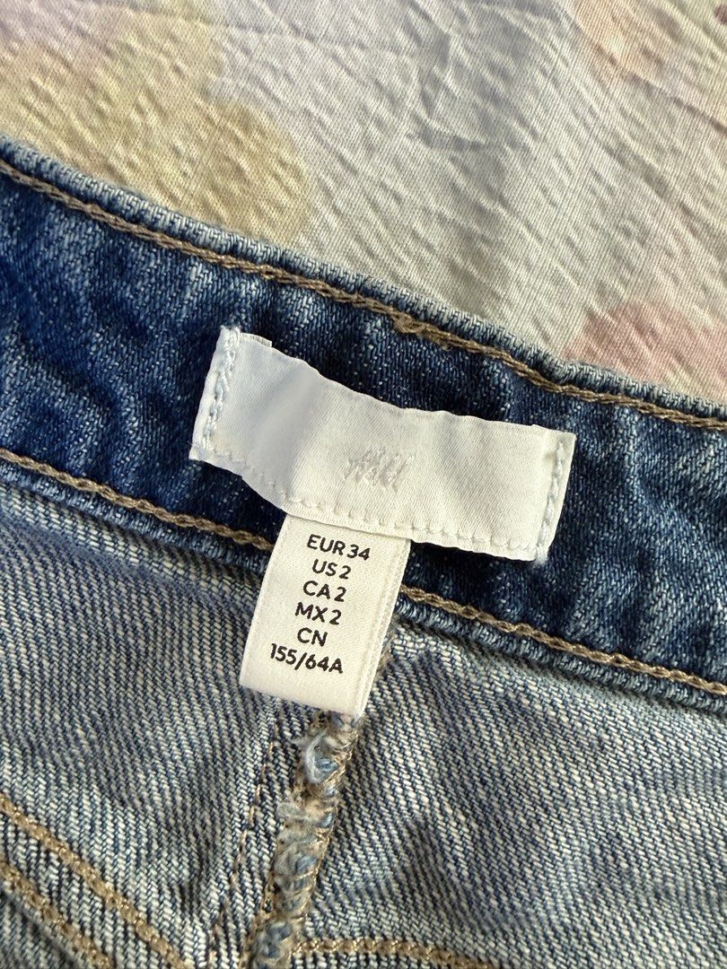 H&M Blue Denim Skirt (Category: Skirts) located in Quezon City. Submitted by patchotdeclutz (Listing ID 1447469341, Image 2). Description: - size 34 - new but i removed the tag! never used - impulse buy - rfs: “cute ill work out to make myself fit in it” (i give up) — tldr too small 🤣.