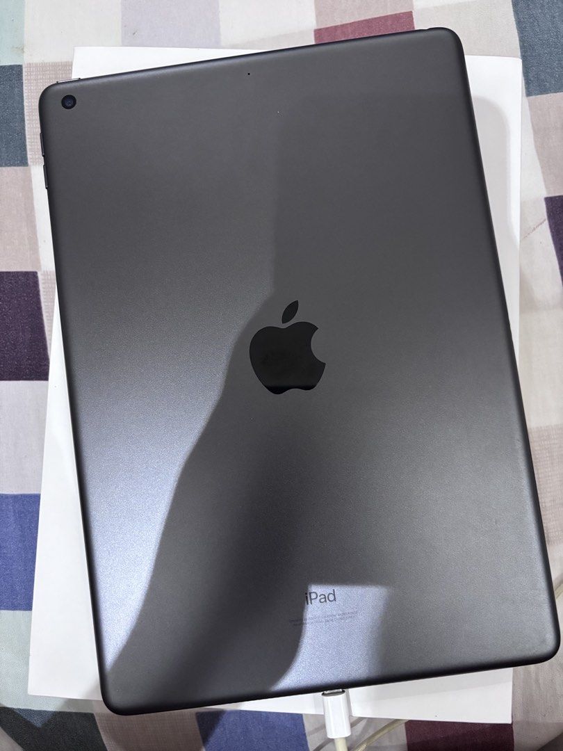 ipad 9th gen 64gb (Category: iPad) located in Cabiao. Submitted by hitorijana1 (Listing ID 1447417580, Image 3). Description: ipad 9th gen 64 gb space gray - box and device only (no charger) - mainly used only for note taking + entertainment (netflix, yt etc.) - running on ios 26.4 (little to no lags) - touch id working, no history of repairs - price still negotiable for sure buyer - mop: gcash, maya, maribank - mod: lbc; shipping fee shouldered 