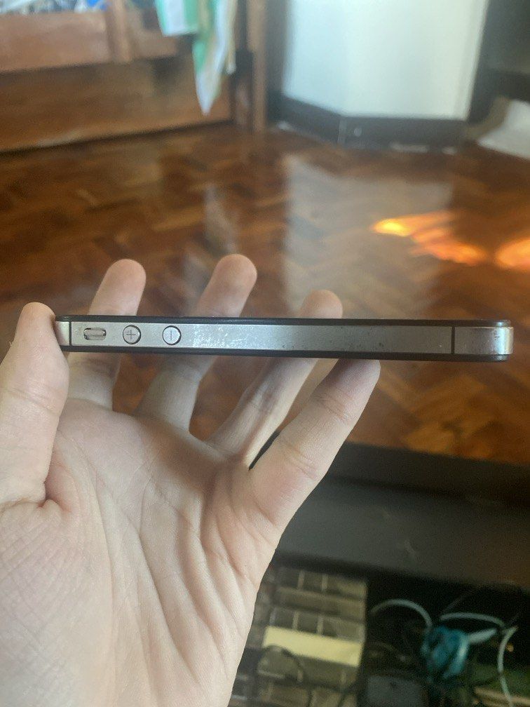 iPhone 4S (iCloud Lock) (Category: Others) located in Manila. Submitted by clintjosep37356 (Listing ID 1447369026, Image 3). Description: iCloud Lock May Line sa screen Battery: 76% Use for parts nalang mukhang okay yung screen pero battery papalit o mag use for purpose RFS: iCloud Lock Within metro manila.