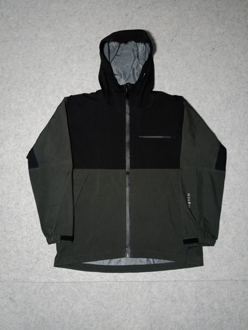 Jacket blocktech (Kategori: Atasan) berada di Tangerang. Dikirim oleh hams.co (ID iklan 1447324364, Gambar 1). Deskripsi: jacket blocktech size L good condition.