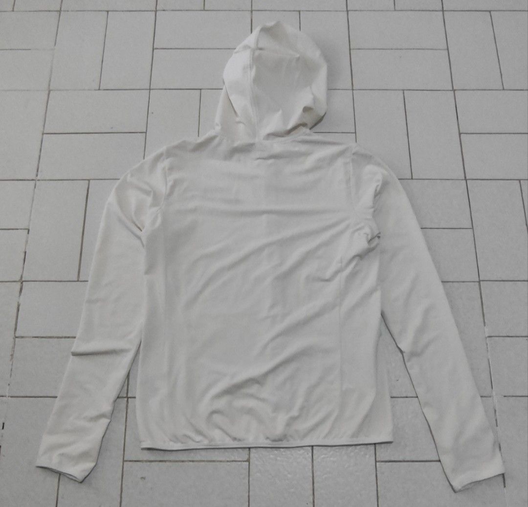 Jaket Sport Running Uniqlo Airism UV Cut Putih (Kategori: Baju Luaran) berada di Bandung. Dikirim oleh rsz_shop (ID iklan 1447431929, Gambar 2). Deskripsi: Jual Jaket Sport Running 2nd Brand Uniqlo Seri Airism Warna Putih Bahan Polyester ➡️ Size On Tag S ➡️ LD 90 - 100 cm ➡️ P 57 cm Kondisi Over All Aman Tag Zipper Karet Tangan Aman Ga ada hole atau kikis BISA VIA TOKO OREN + Admin Terima Kasih.