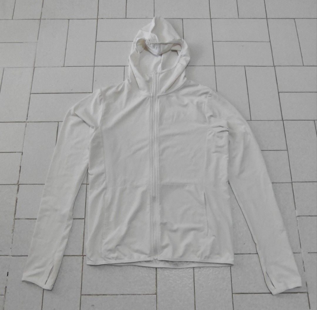 Jaket Sport Running Uniqlo Airism UV Cut Putih (Kategori: Baju Luaran) berada di Bandung. Dikirim oleh rsz_shop (ID iklan 1447431929, Gambar 1). Deskripsi: Jual Jaket Sport Running 2nd Brand Uniqlo Seri Airism Warna Putih Bahan Polyester ➡️ Size On Tag S ➡️ LD 90 - 100 cm ➡️ P 57 cm Kondisi Over All Aman Tag Zipper Karet Tangan Aman Ga ada hole atau kikis BISA VIA TOKO OREN + Admin Terima Kasih.