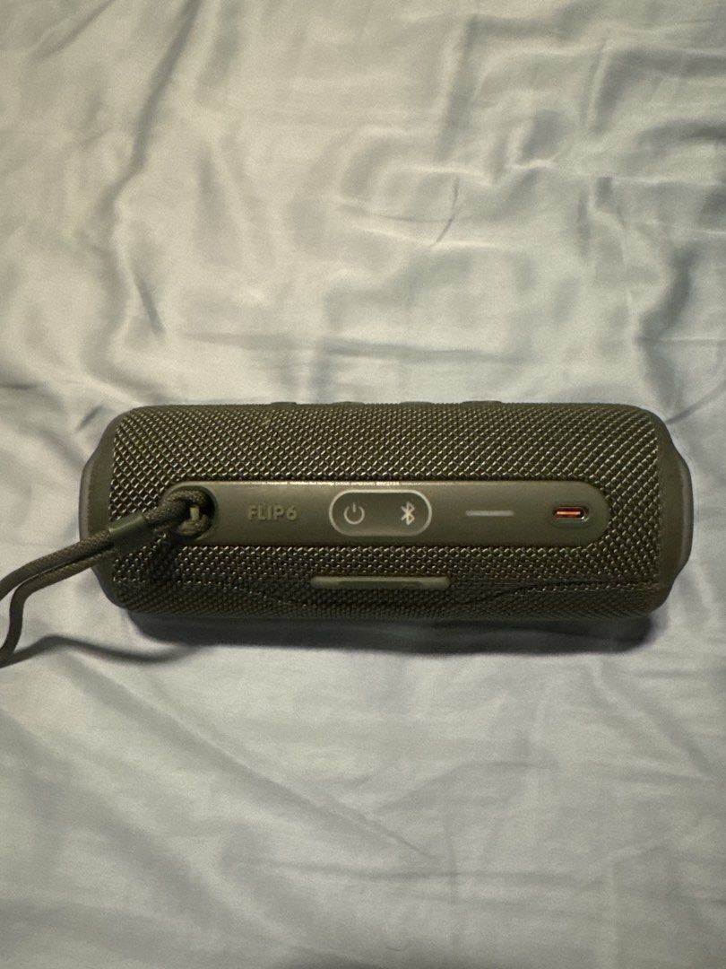 JBL Flip 6 bluetooth portable speaker (Category: Portable Music Players) located in Manila. Submitted by andr29951 (Listing ID 1447461167, Image 2). Description: .