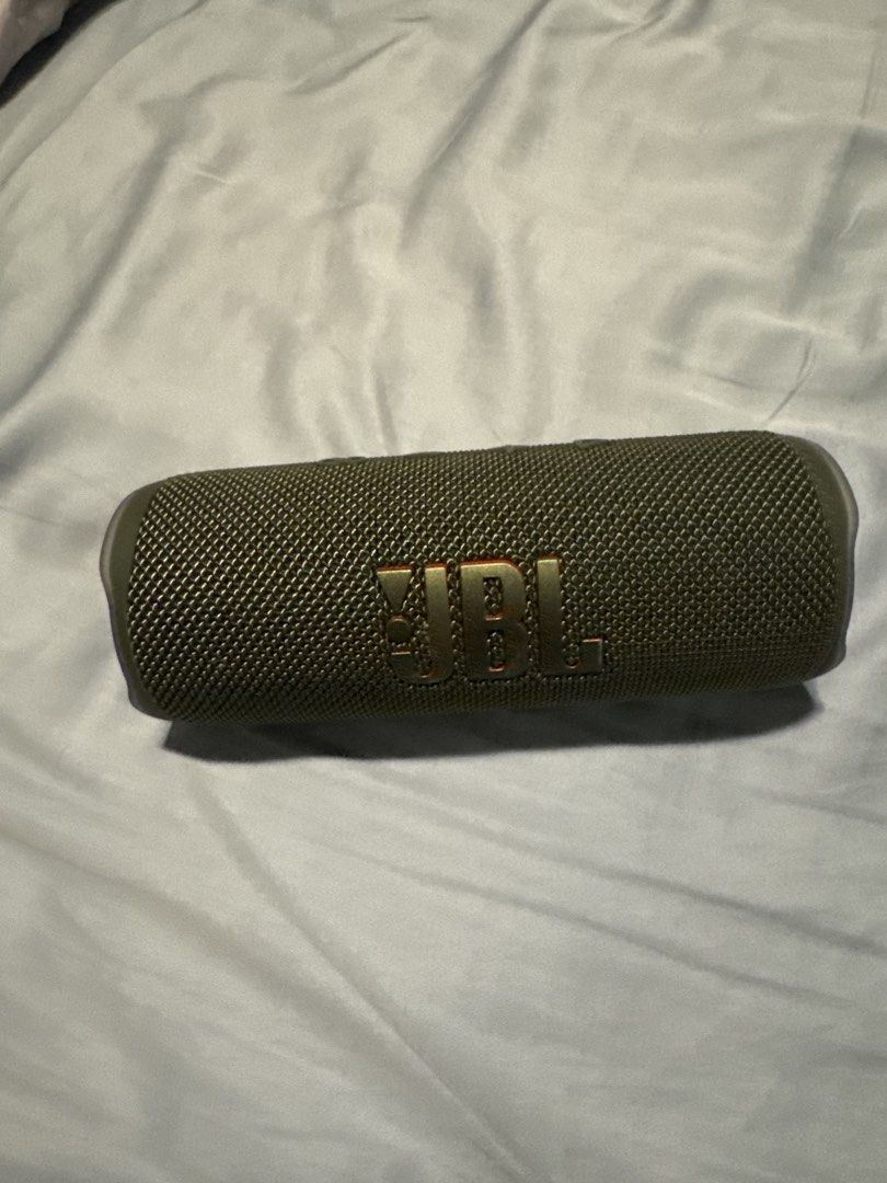 JBL Flip 6 bluetooth portable speaker (Category: Portable Music Players) located in Manila. Submitted by andr29951 (Listing ID 1447461167, Image 1). Description: .