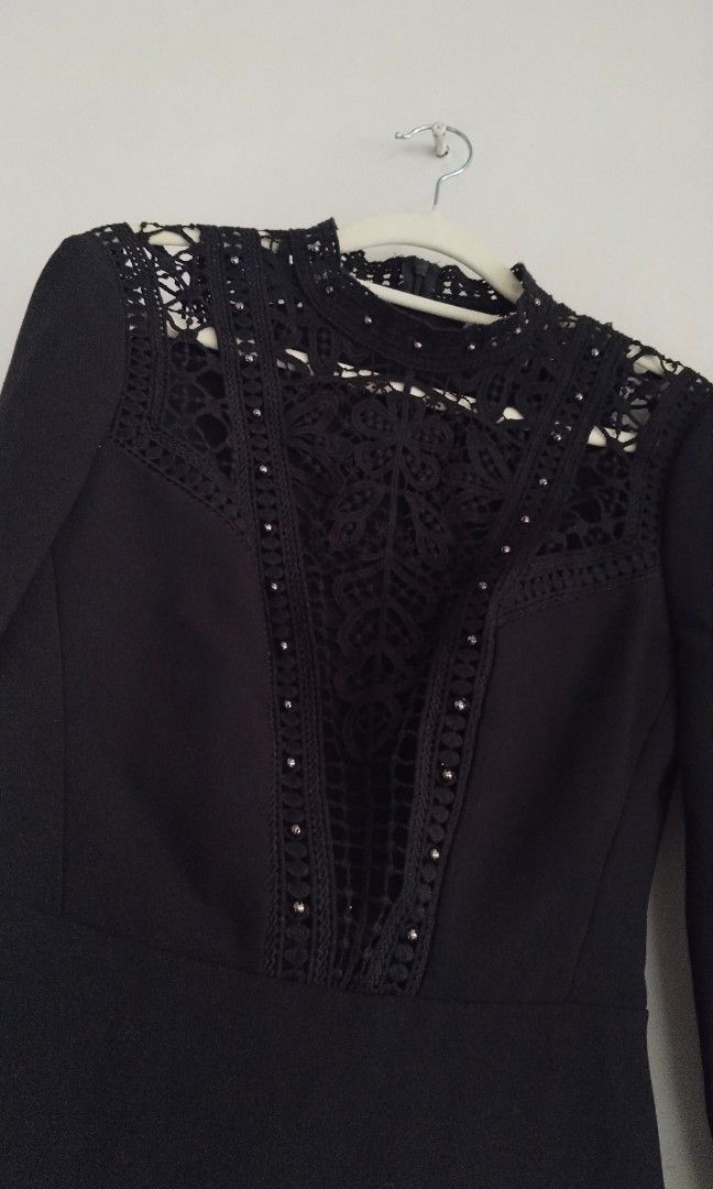 Karen Millen Black Dress (Category: Dresses) located in Caloocan City. Submitted by modishthriftstore (Listing ID 1447309705, Image 2). Description: Small-Medium Bust 33-34 waist 27-28 Length;35 Thick material with soft lining, zipper back, flare 3/4 sleeves,with studs on see through lace neckline details loc: Rainbow village 5 North Caloocan.