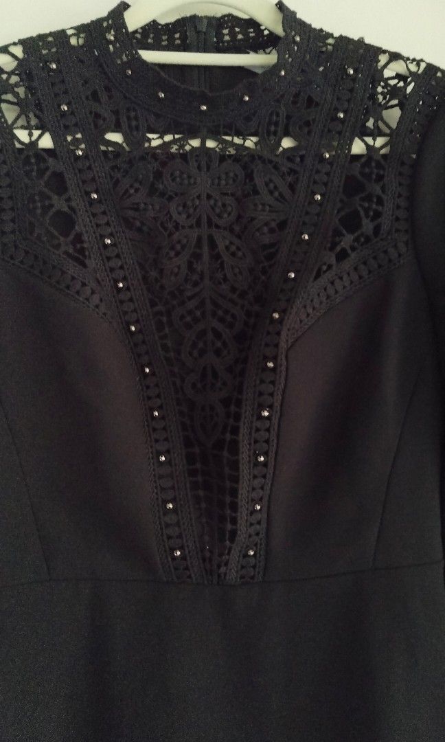 Karen Millen Black Dress (Category: Dresses) located in Caloocan City. Submitted by modishthriftstore (Listing ID 1447309705, Image 3). Description: Small-Medium Bust 33-34 waist 27-28 Length;35 Thick material with soft lining, zipper back, flare 3/4 sleeves,with studs on see through lace neckline details loc: Rainbow village 5 North Caloocan.