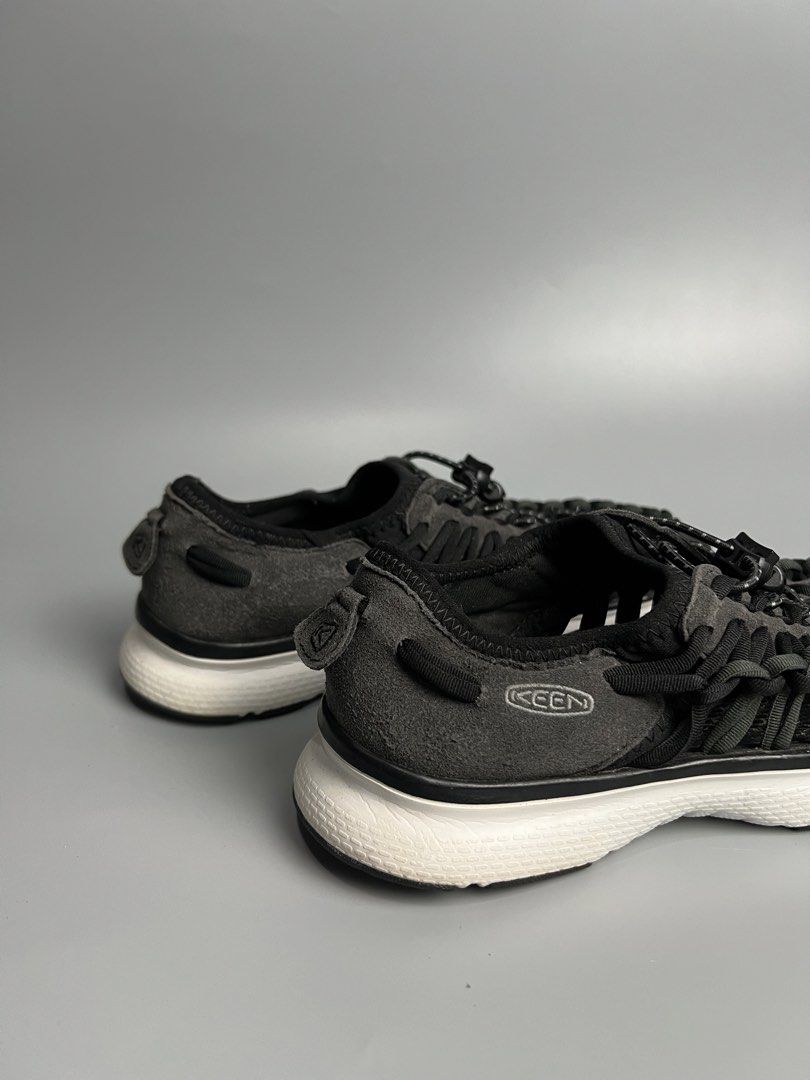 Keen uneek 03 (Category: Sneakers) located in Iba. Submitted by saploot (Listing ID 1447314824, Image 3). Description: Excellent condition Womens Us 6.5 Sign of usage No major issue.
