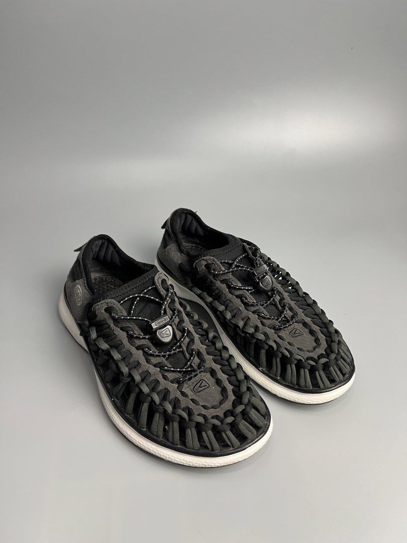 Keen uneek 03 (Category: Sneakers) located in Iba. Submitted by saploot (Listing ID 1447314824, Image 1). Description: Excellent condition Womens Us 6.5 Sign of usage No major issue.