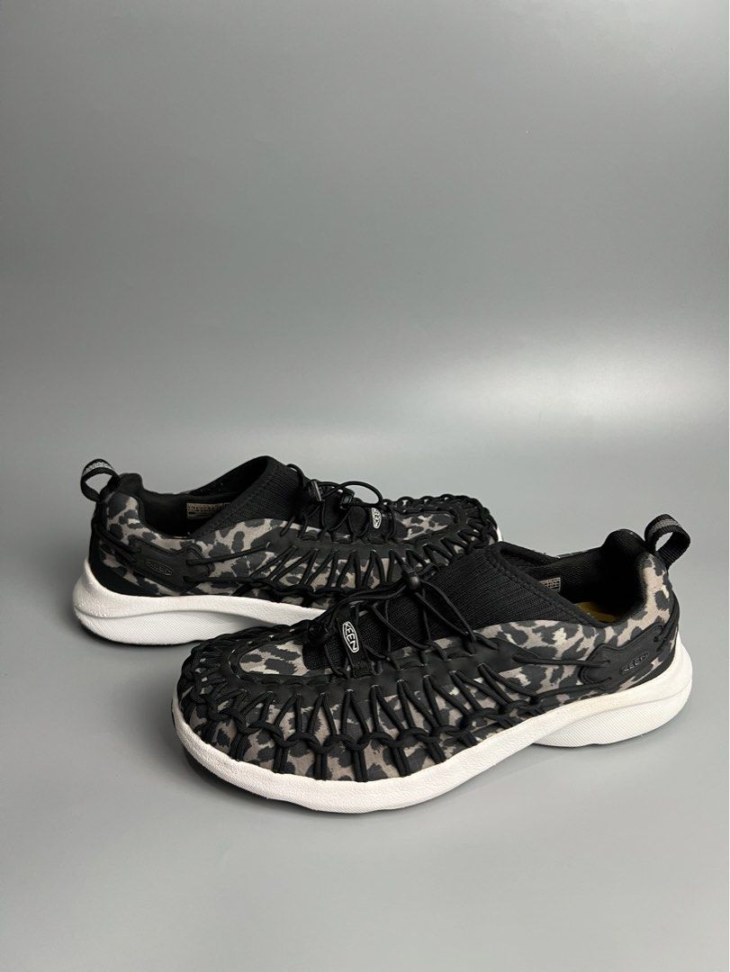 Keen uneek snk (Category: Sneakers) located in Iba. Submitted by saploot (Listing ID 1447313999, Image 2). Description: Excellent condition Womens us10 Mens us8 Minor sign of usage No issue.