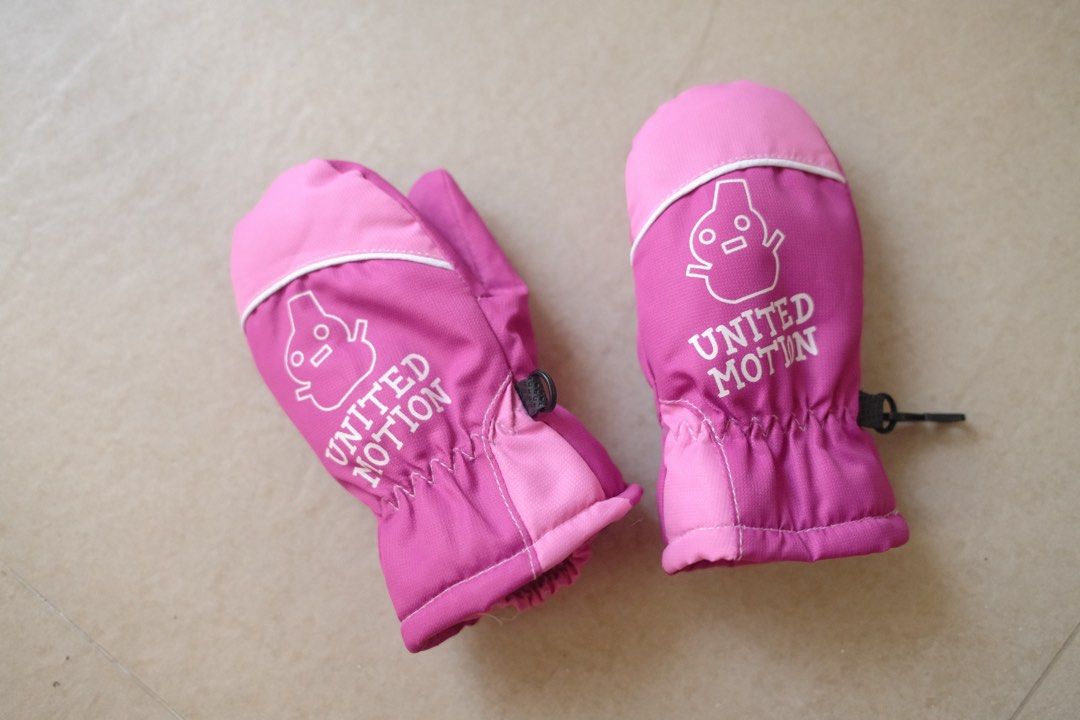 Kids Snow Mittens (Category: Other Babies Going Out Needs) located in Rizal. Submitted by jpspaceph (Listing ID 1447346394, Image 1). Description: 🌟 Bought last Feb during our Japan trip at Gala Yuzawa 🌟 Used a few times 🌟 RFS: She will probably outgrow this already 🌟 Size: 2-3yrs old 🌟 MOP: GCASH 🌟 NO MEET-UPS / Pick up available 🌟 Same-day delivery via Grab/Lalamove (buyer’s expense) 🌟 Can send videos.