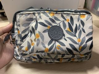 (Category: ) located in . Submitted by shopkrismdcloset (Listing ID 1447405394, Image 1). Description: .