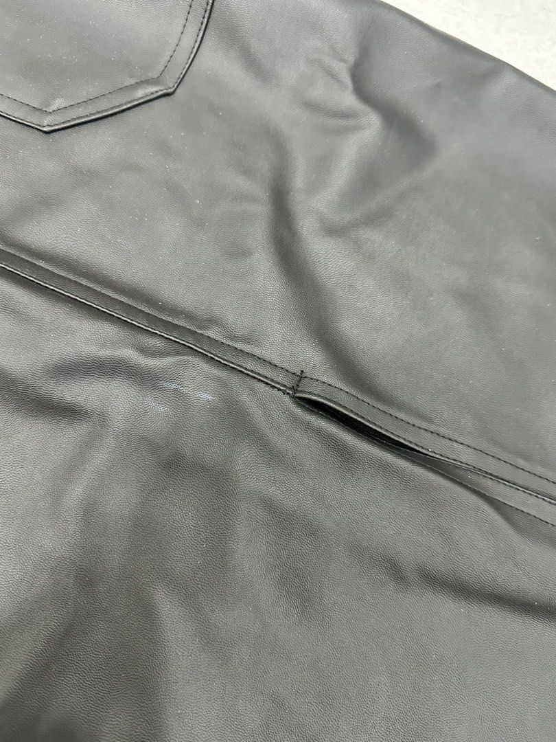 Leather Skirt (Kategori: Gaun & Rok) berada di Jakarta Barat. Dikirim oleh preloved.bagsl (ID iklan 1447446430, Gambar 3). Deskripsi: .
