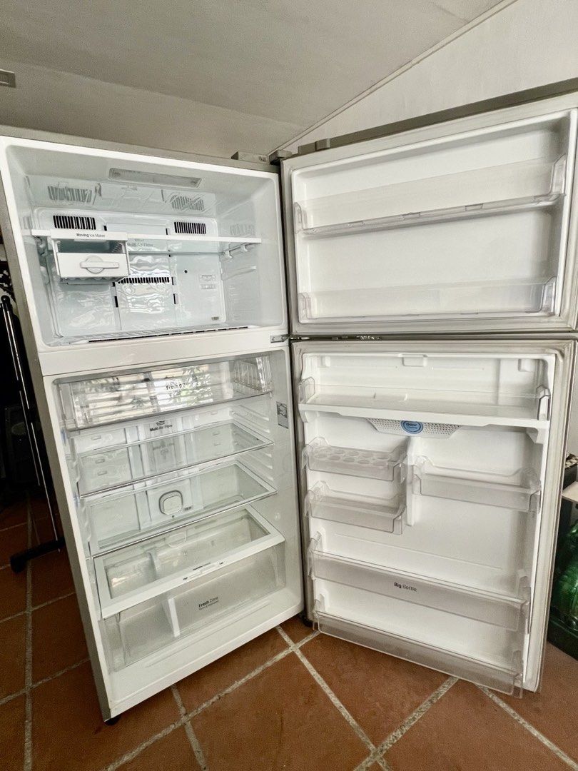 LG GR-M602HSHL Refrigerator-Freezer (Category: Refrigerators and Freezers) located in Las Pinas. Submitted by tanoso (Listing ID 1447436838, Image 3). Description: - LG Refrigerator-Freezer - Model: GR-M602HSHL - Finish: Stainless Steel - Design: Top Freezer - Features: Spacious interior, adjustable shelves & drawers, Inverter Technology for energy efficiency - Dimensions: 780mm (W) x 730mm (D) x 1720mm (H), 18.2 cu.ft. - Front panel digital cont