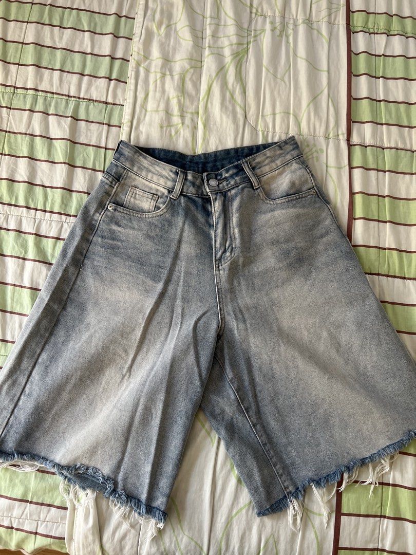 Light Wash Denim Culottes with Frayed Hem (Category: Jeans) located in Muntinlupa City. Submitted by wigicag (Listing ID 1447349730, Image 1). Description: - Cool light wash denim culottes - Frayed hem for a casual vibe - Wide leg fit - Great for warmer weather - Easy to style with t-shirts or crop tops - Perfect for everyday wear.