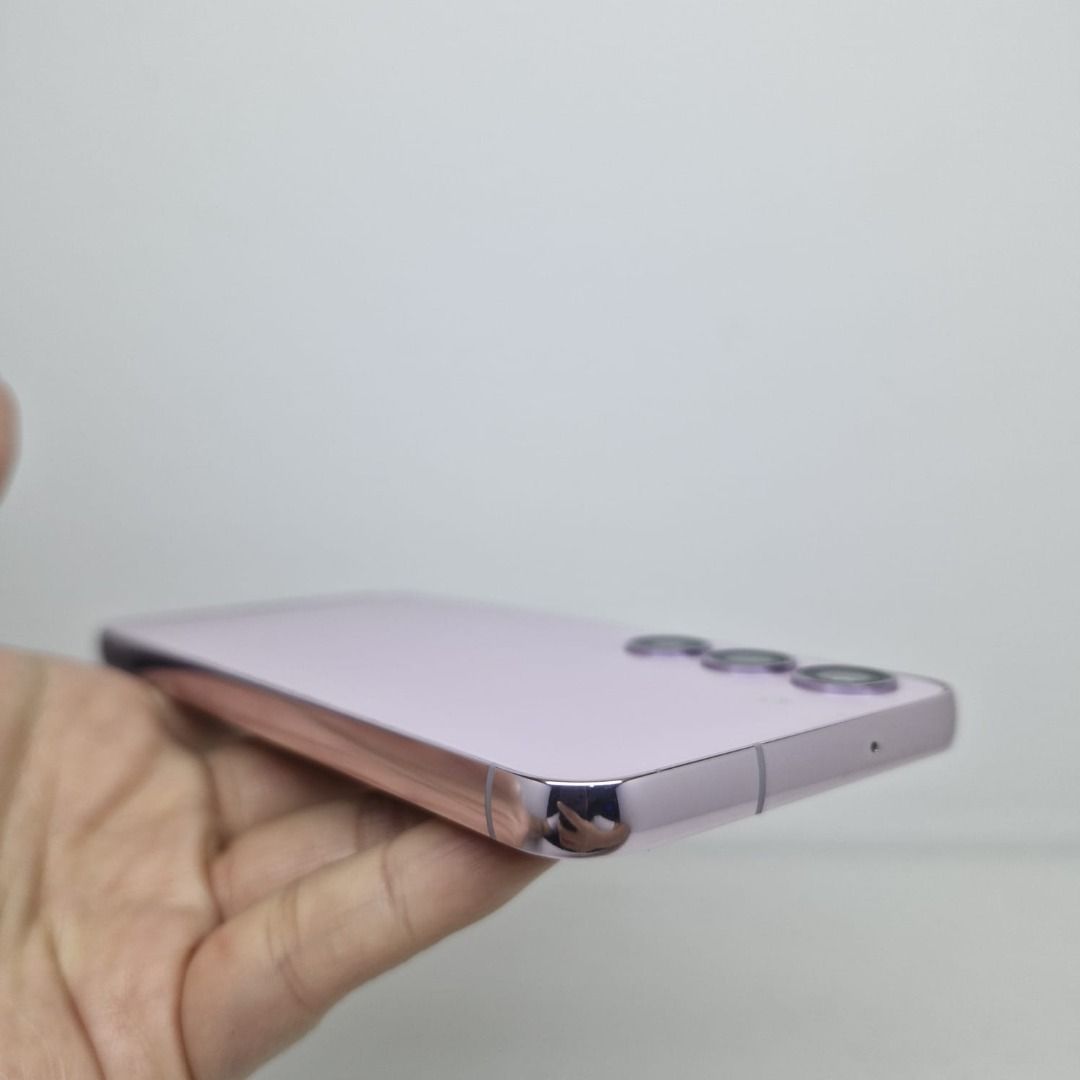 LIKE NEW SAMSUNG GALAXY S23 5G 8/256 LAVENDER KOMPLIT (Kategori: Samsung) berada di Jakarta Pusat. Dikirim oleh hpbagus167 (ID iklan 1447439551, Gambar 3). Deskripsi: FAST RESPON WA 087722836661 / 081911003339 Harga yang tertera adalah BEST PRICE NET Samsung Galaxy S23 5G -Ram 8GB -Internal 256GB -Warna Lavender Kondisi: -Resmi Indonesia SEIN -Fisik 99% -LCD Aman tidak ada minus deadpixel - -KELENGKAPAN FULLSET -BarangARESMI dan bisa DIPERTANGGUN