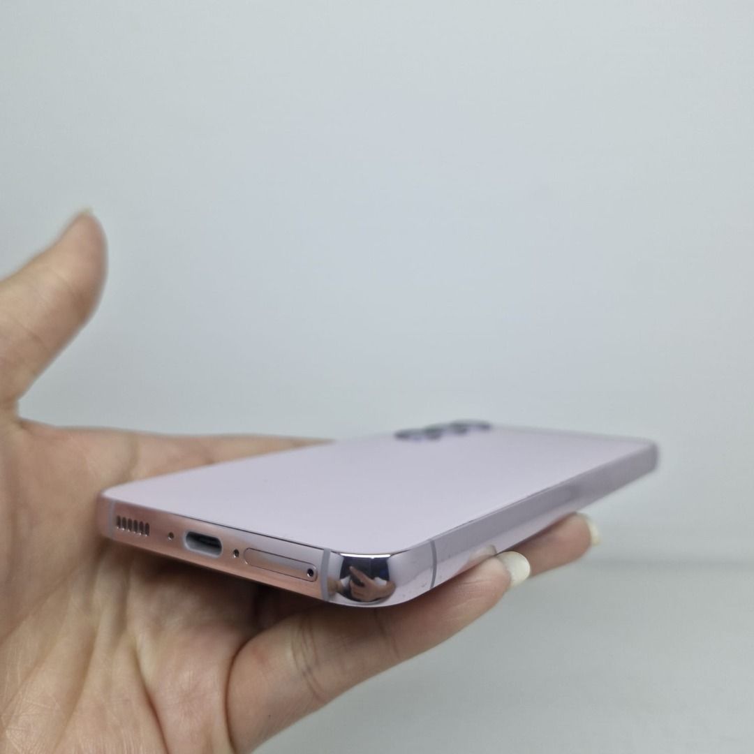 LIKE NEW SAMSUNG GALAXY S23 5G 8/256 LAVENDER KOMPLIT (Kategori: Samsung) berada di Jakarta Pusat. Dikirim oleh hpbagus167 (ID iklan 1447439551, Gambar 2). Deskripsi: FAST RESPON WA 087722836661 / 081911003339 Harga yang tertera adalah BEST PRICE NET Samsung Galaxy S23 5G -Ram 8GB -Internal 256GB -Warna Lavender Kondisi: -Resmi Indonesia SEIN -Fisik 99% -LCD Aman tidak ada minus deadpixel - -KELENGKAPAN FULLSET -BarangARESMI dan bisa DIPERTANGGUN
