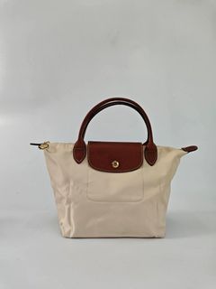 (Category: ) located in . Submitted by fashion.luxe (Listing ID 1447356528, Image 1). Description: .