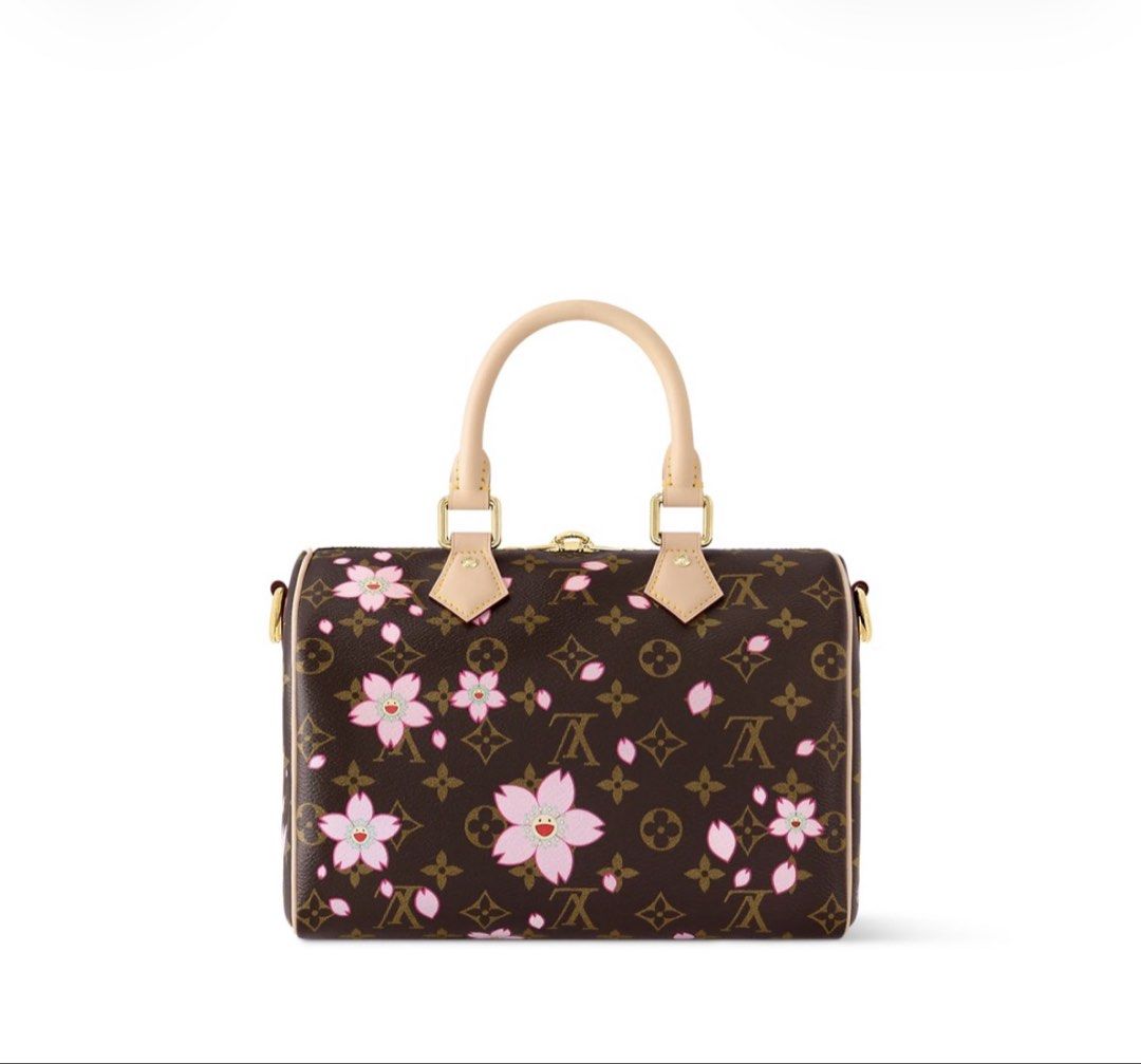 Louis Vuitton 村上隆櫻花系列Speedy 25 手袋 （分類：手袋及銀包）位於 Hong Kong。 由 perseuslam 提交（商品編號 1447376027，圖片 1）。簡介： 隆重呈獻 Louis Vuitton 村上隆櫻花系列 Speedy 25 手袋，這款標誌性的手袋巧妙融合了品牌深厚的歷史底蘊與日本藝術家村上隆前衛的創意視野。作為 Louis Vuitton 眾多經典包款中最受追捧的款式之一，Speedy 25 在此特別聯名系列中，以其獨特的村上隆櫻花圖案，煥發出前所未有的生命力與藝術氣息。此款手袋不僅是時尚單品，更是藝術收藏的珍貴之選。 Speedy 25 手袋的設計靈感源自於 20 世紀 20 年代，最初為滿足旅行需求而生，其圓潤的廓形、經典的拉鍊開合以及結實耐用的結構，奠定了其在時尚界不可動搖的地位。而村上隆獨樹一幟的「Superflat」藝術風格，將其標誌性的櫻花圖案與 Louis Vuitton 的 Monogram 帆布完美融合，為這款經典包款注