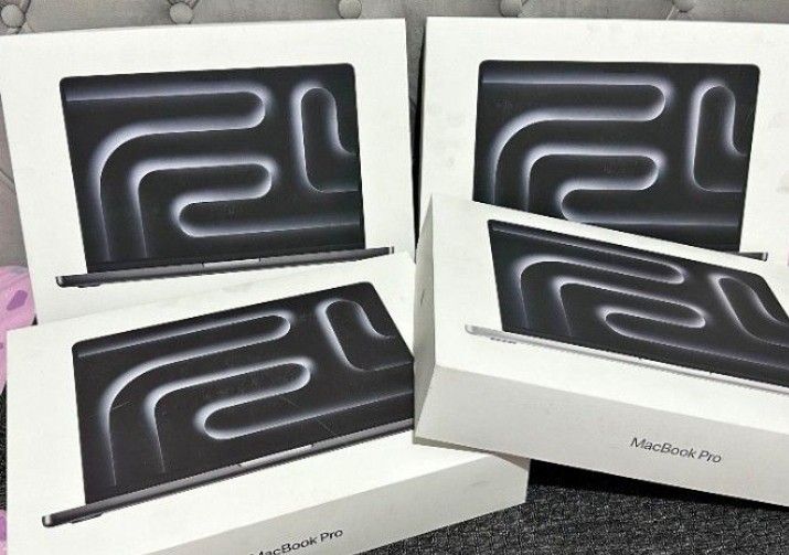 Macbook Pro M5 Chip 14" 24/1tb (Category: Laptops & Notebooks) located in Manila. Submitted by gracegadgetshop (Listing ID 1447464804, Image 1). Description: Brand-new/ Sealed 1yr warranty any apple service center. 7days replacement for factory deffect..