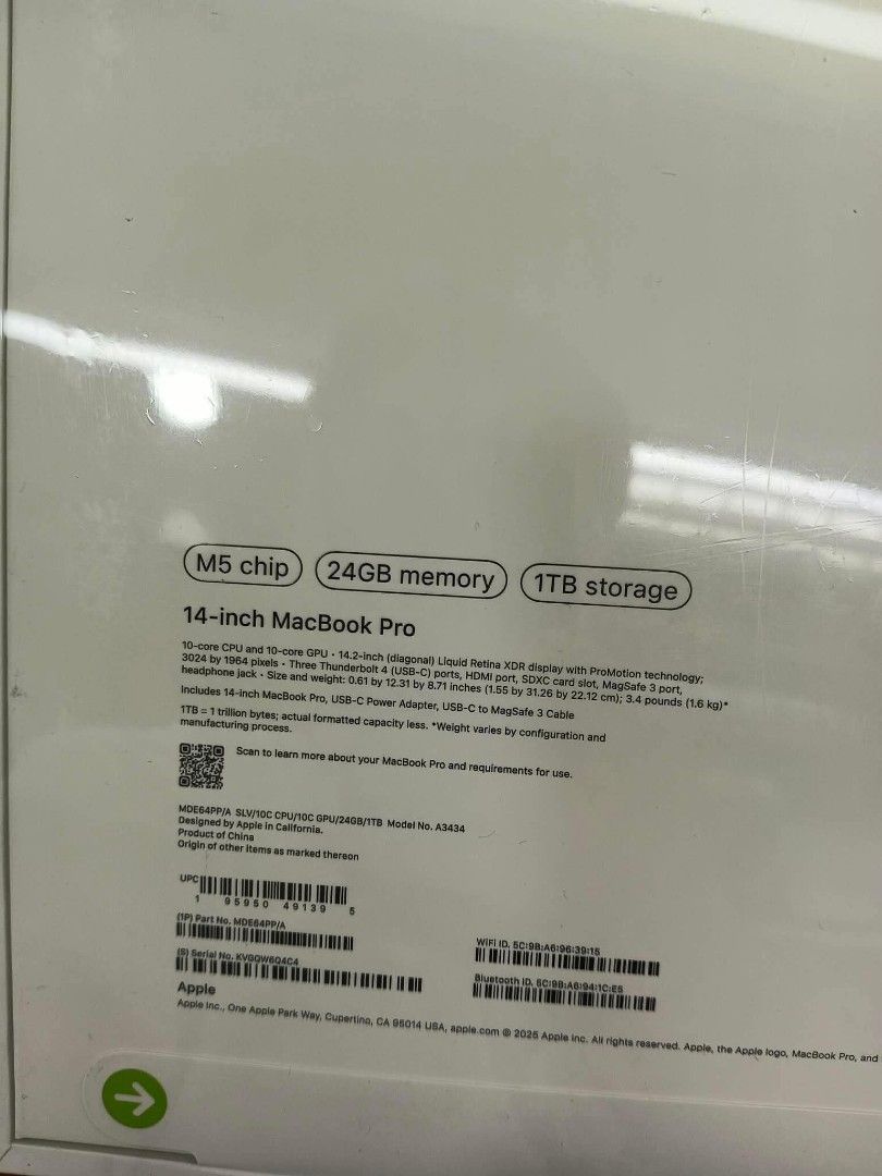 Macbook Pro M5 Chip 14" 24/1tb (Category: Laptops & Notebooks) located in Manila. Submitted by gracegadgetshop (Listing ID 1447464804, Image 2). Description: Brand-new/ Sealed 1yr warranty any apple service center. 7days replacement for factory deffect..