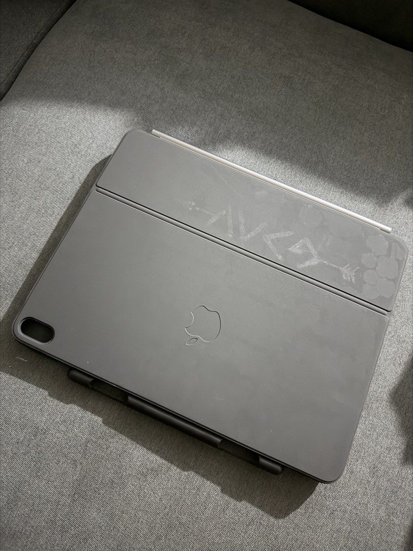 Magic Keyboard (iPad 13 inches) (Category: Laptops & Notebooks) located in Manila. Submitted by dncjhcl (Listing ID 1447399362, Image 2). Description: .