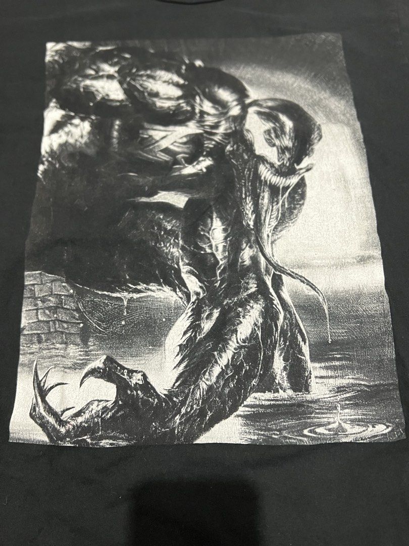 Marvel Venom Graphic T-Shirt Size L (Category: Tshirts & Polo Shirts ) located in Naga. Submitted by retro_rackph (Listing ID 1447422816, Image 2). Description: - Cool Marvel Venom graphic print t-shirt - Made from 100% soft cotton - Tagged as Size L (please check measurements if possible) - Perfect for any Marvel or Venom fan! - Easy care: Machine washable, tumble dry low.