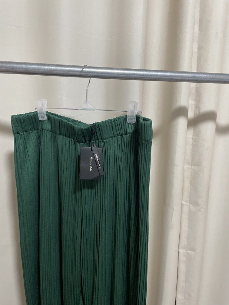 MASSIMO DUTTI WIDELEG PANTS BNWT (Category: Other Bottoms) located in Makati City. Submitted by tinycloset__ (Listing ID 1447399993, Image 2). Description: MASSIMO DUTTI BNWT EUR 40 on tag (Fits Large).