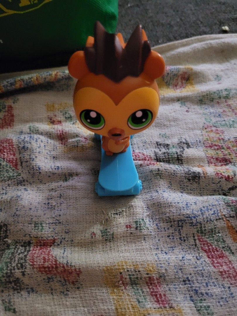 McDonald's 2012 littlest Pet Shop russel Ferguson (Category: Toys) located in Oshawa. Submitted by warmbird.c599e6 (Listing ID 1447315812, Image 2). Description: good shape and good condition happy meal toy.