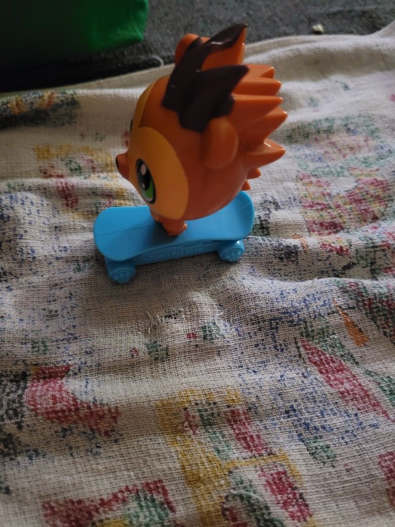 McDonald's 2012 littlest Pet Shop russel Ferguson (Category: Toys) located in Oshawa. Submitted by warmbird.c599e6 (Listing ID 1447315812, Image 1). Description: good shape and good condition happy meal toy.