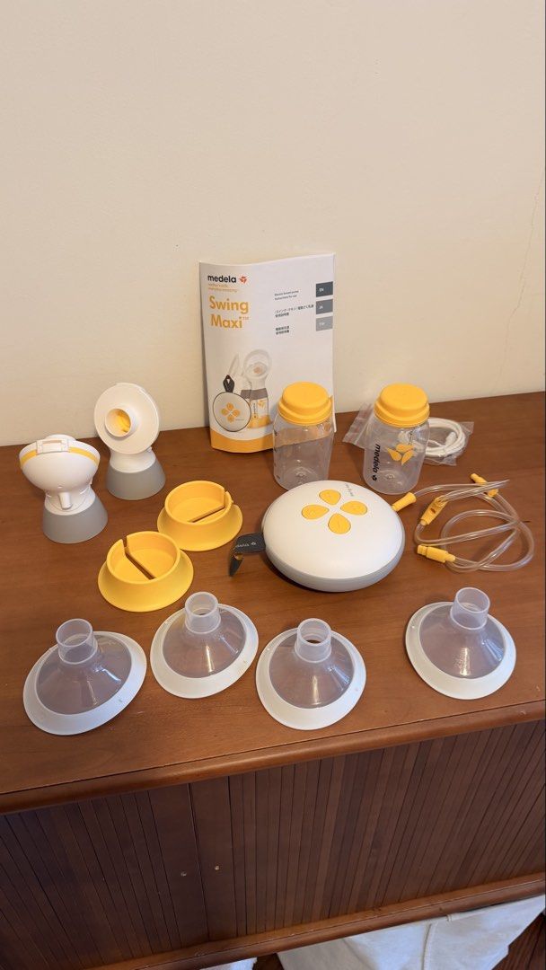 Medela Swing Maxi Double Electric Breast Pump （分類：護理及餵哺 - 母乳及奶瓶）位於 Hong Kong。 由 waterpillar 提交（商品編號 1447389485，圖片 1）。簡介： Medela Swing Maxi double electric breast pump. Includes all parts shown in the photos. Bought less than a year ago, and I only used it for a month. Clean and sterilised. As good as new. The breast shields are a pair of 21mm and 24mm.。