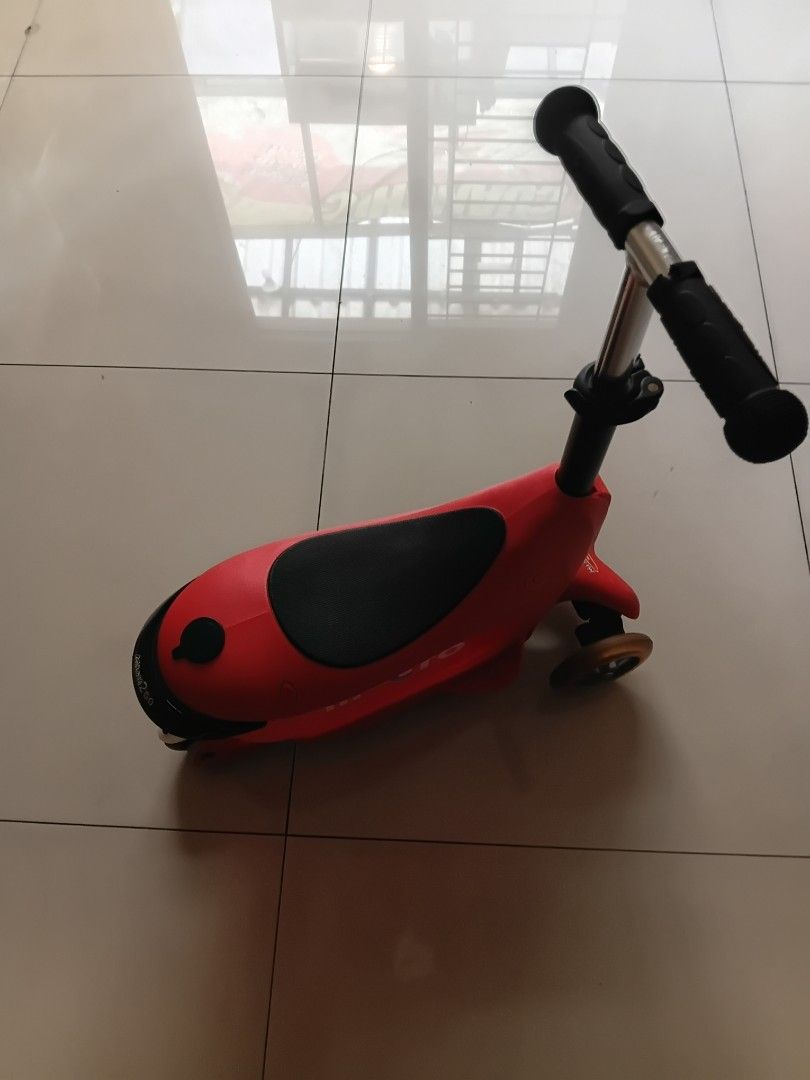 MICRO Skuter (Kategori: Kereta, Kursi Goyang & Gendongan Bayi) berada di Jakarta Pusat. Dikirim oleh palugada.queen (ID iklan 1447363563, Gambar 3). Deskripsi: Skuter ini bisa dipakai duduk dan kalo tidak mw duduk bisa dicopot dan ganti posisi berdiri.