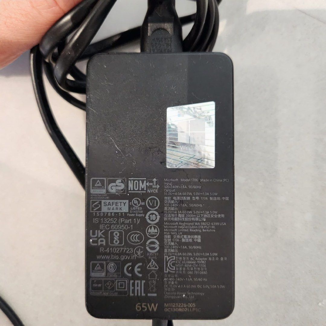 Microsoft 65W Power Supply Adapter Charger498946552911646720
