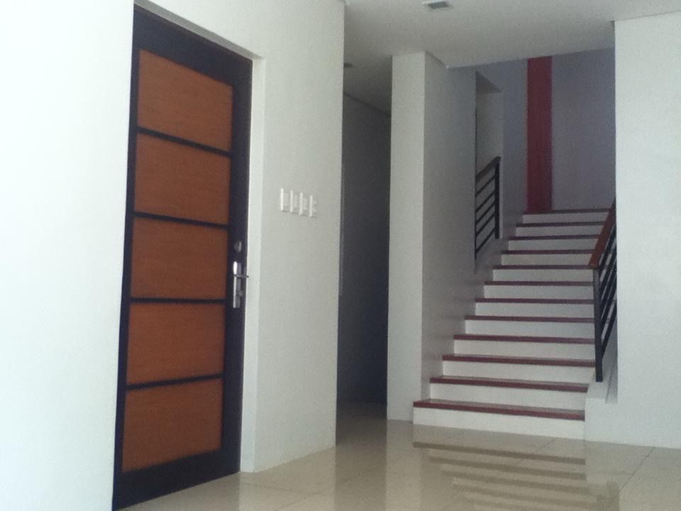Modern 4-Storey Duplex House (Category: Townhouse) located in Caloocan City. Submitted by mystichawk.1143b3 (Listing ID 1447373992, Image 2). Description: FOR RENT: Modern 4-Storey Duplex House in Biak na Bato, Quezon City Location: 33 A-1 Biak na Bato St., Brgy. Sto. Domingo (Matalahib), Quezon City Nearby Landmarks: Minutes away from Banawe and Quezon Avenue This semi-furnished 4-storey duplex offers 400 sqm of living space in an accessible Que