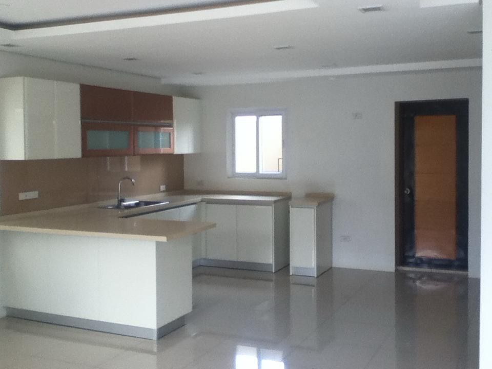 Modern 4-Storey Duplex House (Category: Townhouse) located in Caloocan City. Submitted by mystichawk.1143b3 (Listing ID 1447373992, Image 3). Description: FOR RENT: Modern 4-Storey Duplex House in Biak na Bato, Quezon City Location: 33 A-1 Biak na Bato St., Brgy. Sto. Domingo (Matalahib), Quezon City Nearby Landmarks: Minutes away from Banawe and Quezon Avenue This semi-furnished 4-storey duplex offers 400 sqm of living space in an accessible Que