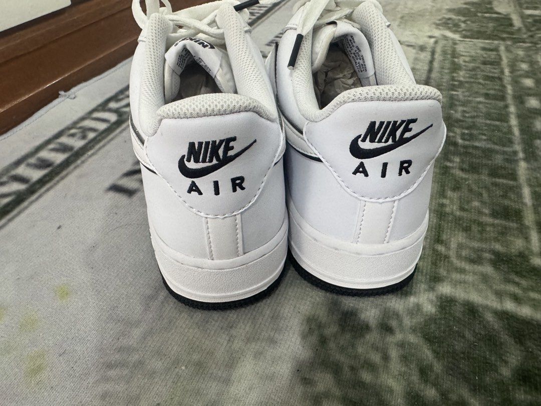Nike Air Force 1 White Black Outline (Category: Sneakers) located in Quezon City. Submitted by hapirecords (Listing ID 1447349305, Image 2). Description: Af1 white/black Sz 9.5 Complete BNDS 3500 Qc area.