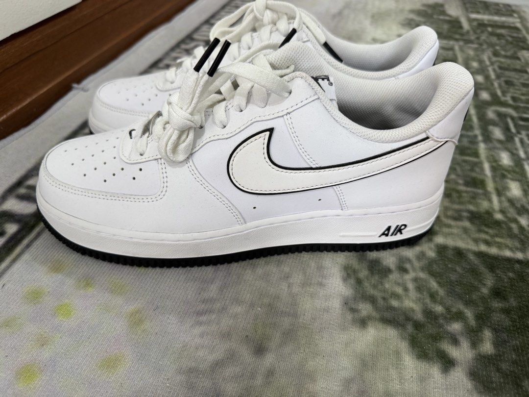Nike Air Force 1 White Black Outline (Category: Sneakers) located in Quezon City. Submitted by hapirecords (Listing ID 1447349305, Image 3). Description: Af1 white/black Sz 9.5 Complete BNDS 3500 Qc area.