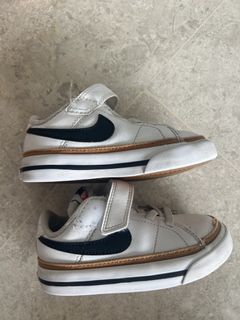(Category: ) located in . Submitted by ohmydiorcloset (Listing ID 1447312245, Image 1). Description: .