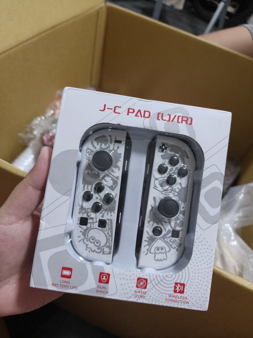 Nintendo Switch J-C Pad (L)/(R) Splatoon Edition (Category: Nintendo) located in Las Pinas. Submitted by micahannebatas-77317 (Listing ID 1447340179, Image 1). Description: - Splatoon Edition J-C Pad (L)/(R) controllers - White with grey ink splat design - Wireless connection - Dual shock feature - Long battery life - Compatible with Nintendo Switch.