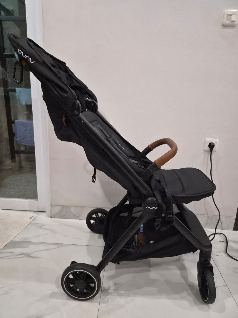 Nuna TRVL Black (Pre Loved) (Kategori: Kereta, Kursi Goyang & Gendongan Bayi) berada di Jakarta Pusat. Dikirim oleh stevensan75175 (ID iklan 1447407535, Gambar 2). Deskripsi: Nuna TRVL Caviar Black (Like New) - lightweight and compact Pemakaian minim with care Bonus travel bag & rain cover (seperti di foto) Tidak pernah : - Tumpah Makanan/Minuman - Muntah - Ompol/kotoran bayi Harga Nego,serious buyer only Lokasi Jakarta Utara.