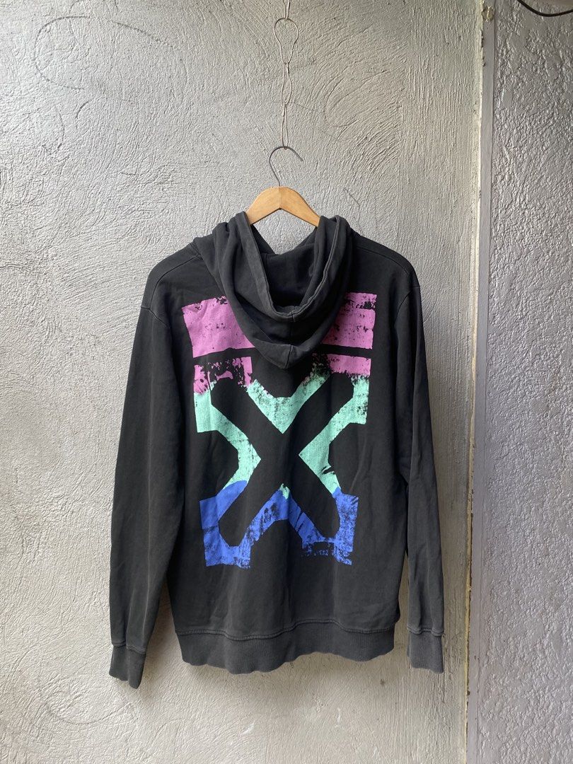 Offwhite hoodie (Category: Activewear) located in Las Pinas. Submitted by mark2k05 (Listing ID 1447374563, Image 2). Description: Sign of use Fade.