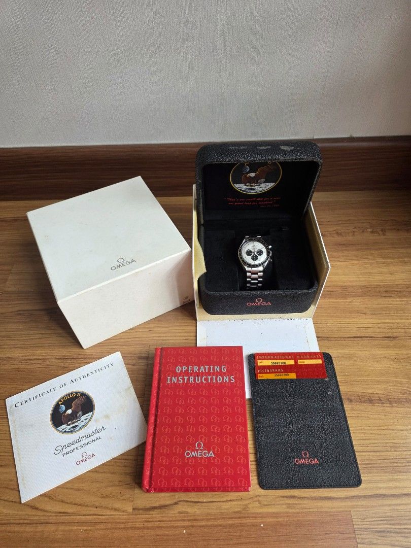 Omega Speedmaster Moonwatch Apollo 11 35th Anniversary *1st Snoopy (Category: Watches) located in Kuala Lumpur. Submitted by yangkw (Listing ID 1447402304, Image 2). Description: Product detail as below Omega Speedmaster Moonwatch Apollo 11 35th Anniversary *1st Snoopy Good condition Collectible Full set RARE Model 3569.31.00 Year : 2005 Case size 42mm Movement Auto Calibre 1861 Power reserve Approx 48hr Retail price Approx Discontinued My Price 