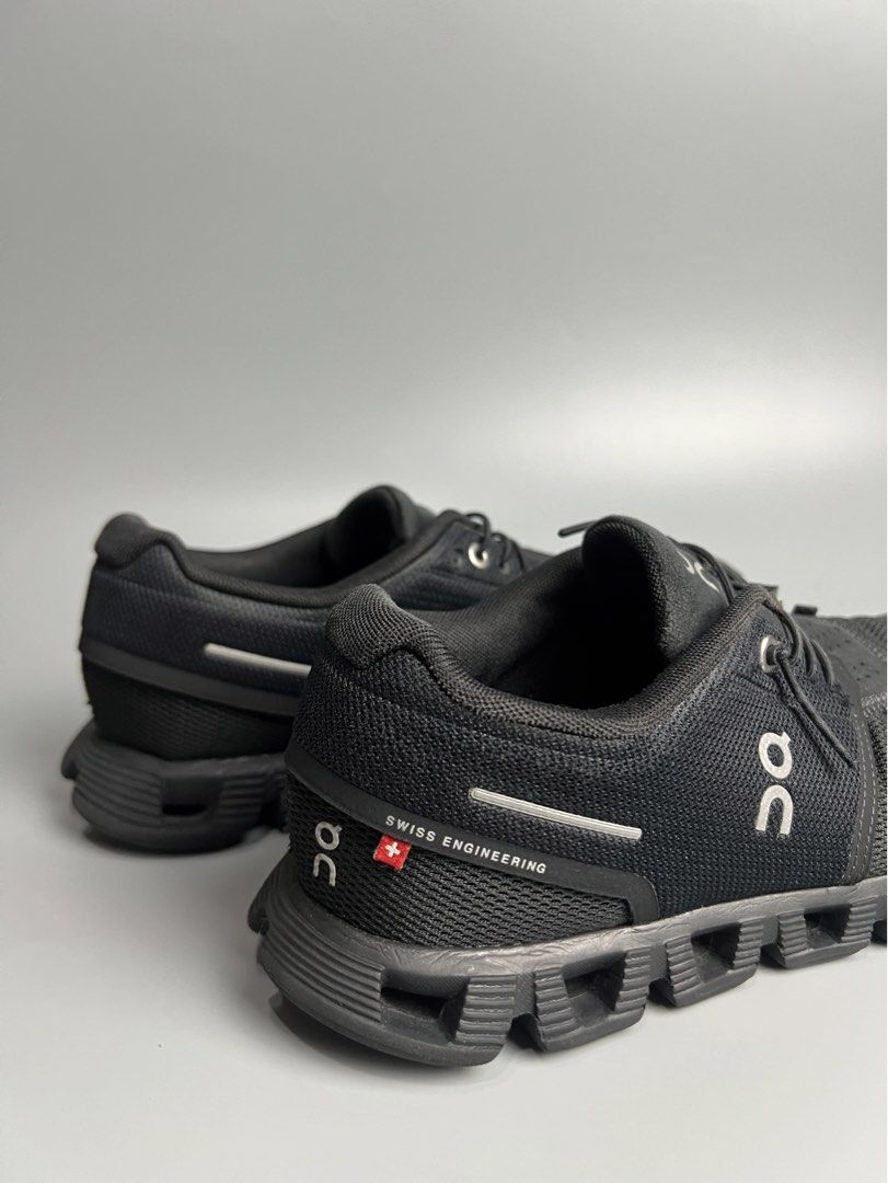 On cloud 6 ‘all black’ (Category: Sneakers) located in Iba. Submitted by saploot (Listing ID 1447312338, Image 2). Description: Excellent condition Us 7.5 Sign of usage No major issue.