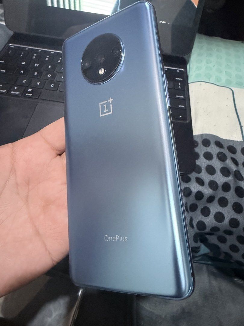 OnePlus 7T 128GB (Category: OnePlus) located in Manila. Submitted by ronniexb (Listing ID 1447433344, Image 3). Description: For Sale Glacier Blue 128GB No Issues No history of repair Includes: Original Cable, Charging brick, and clear case Very nice device! Once a flagship with SnapDragon 855+ chipset..