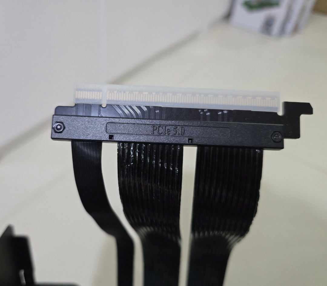 Pcie 5.0 riser cable + Cooler Master vertical GPU holder kit v3499070203299768322