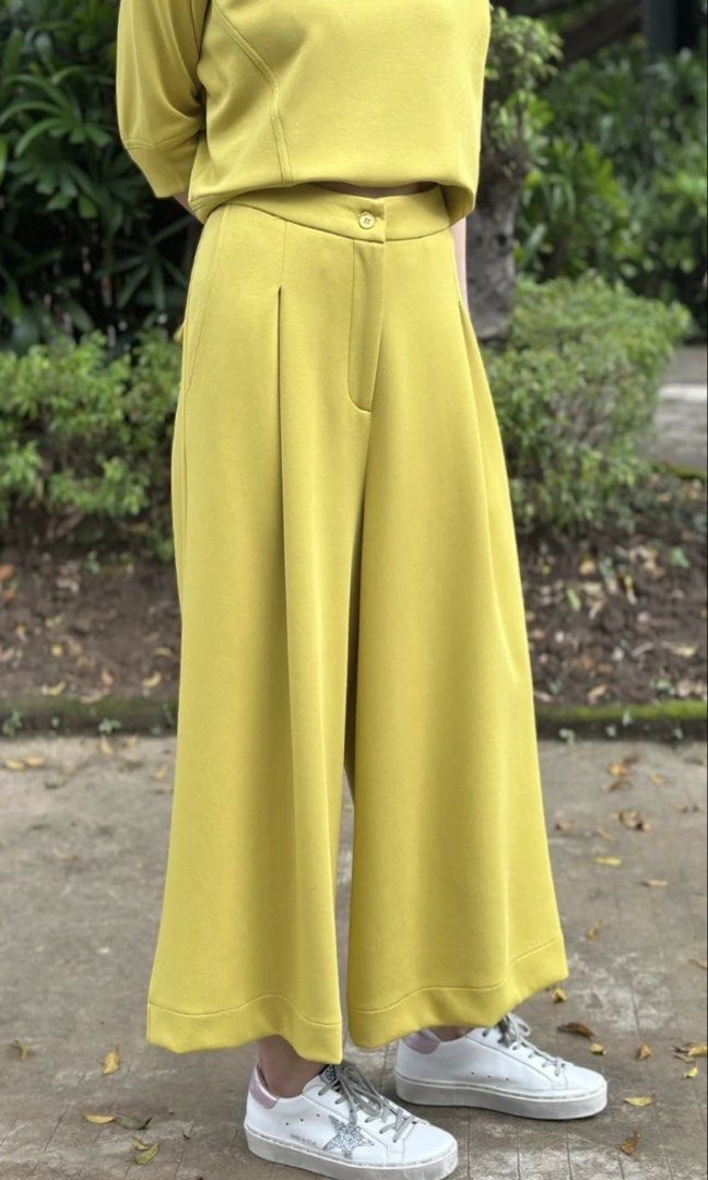 Pink Manila Weiss Culottes Pants (Category: Other Bottoms) located in Manila. Submitted by rpeva19 (Listing ID 1447297857, Image 2). Description: Like new, no flaws Pleated culottes pants Softy and comfortable Color: yellow Size: XS Original rrp: 1950.